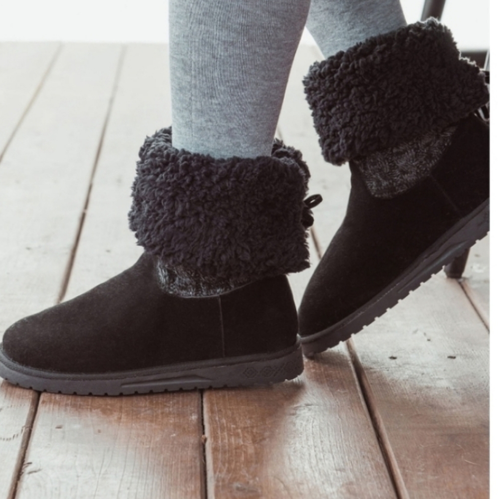 NEW Muk Luks boots Women's Size 6 W black